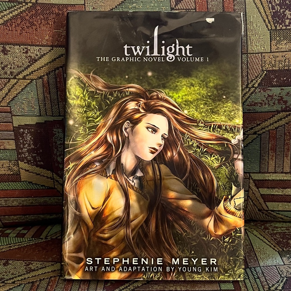 3/$12 Twilight - The Graphic Novel - Volume 1